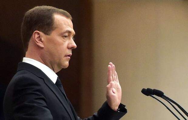 Медведев обещает не повышать налоги 6 лет