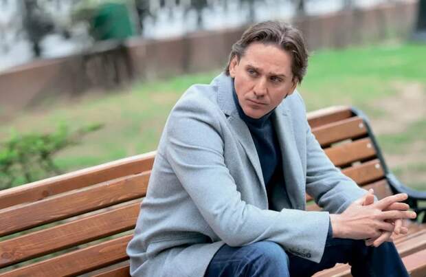 Как бы это неприятно и болезненно не звучало, но из-за политических взглядов, различных мнений способны рушиться отношения не только между государствами.-2