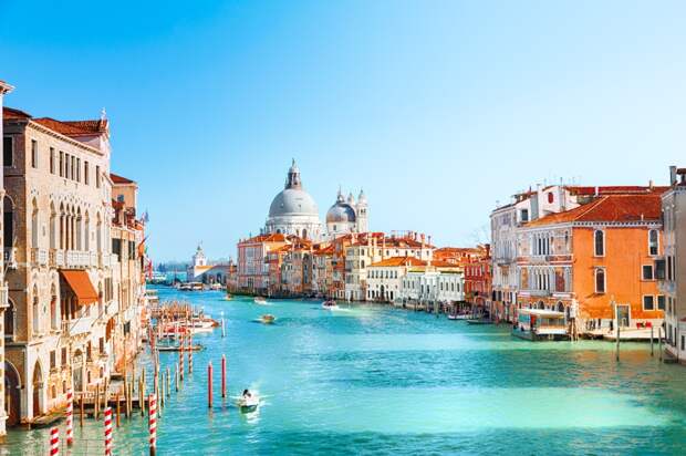 Two Surfers Busted For Shredding Around Venice, Italy Were Kicked Out Of The City (Videos)