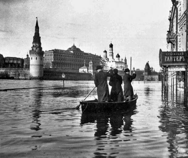 В Москве началось одно из самых больших наводнений в истории города