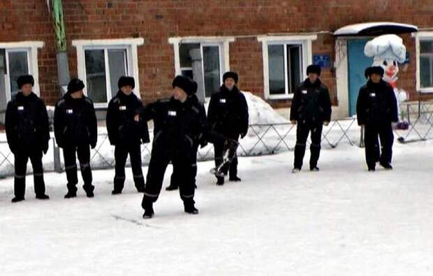 Соревнования по метанию валенка устроили в одной из исправительных колоний