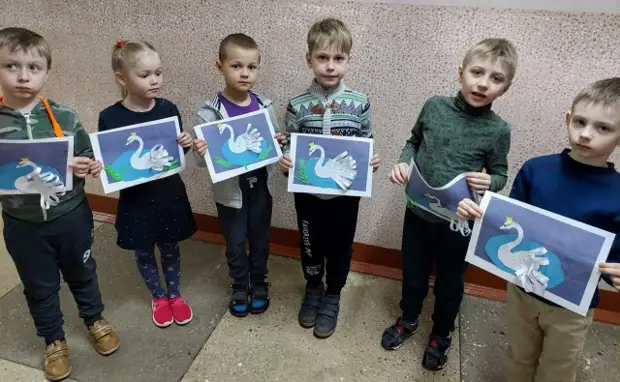 С большим интересом ребята послушали о среде обитания и образе жизни этой прекрасной птицы, о необходимости выполнения ряда м...