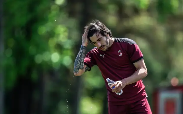 «Милан» хочет поднять зарплату Тонали