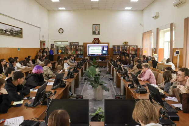 МГТУ распахнул двери для будущих студентов: около 500 абитуриентов и их родителей посетили День открытых дверей.