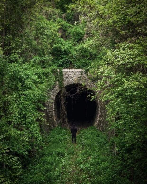 Заброшенный железнодорожный туннель, Венгрия