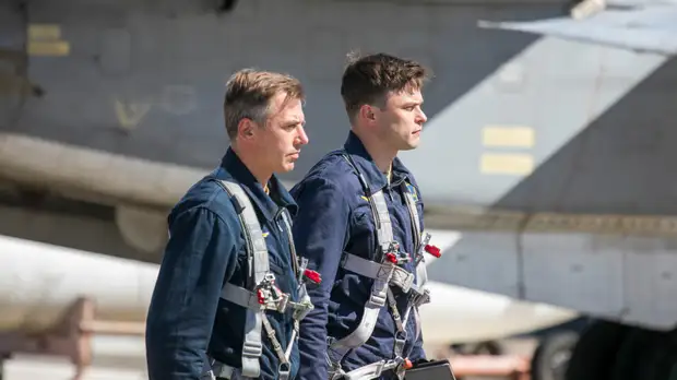 Тяжёлая подготовка и настоящие взрывы: как снимался фильм о российских лётчиках «Небо»