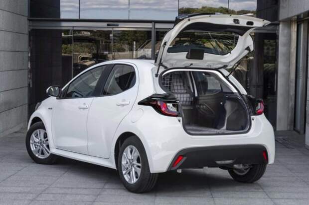 toyota-yaris-ecovan-prvi-hibrid-u-klasi-mini-dostavnjaka-2021-proauto-01