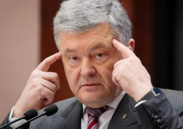 В киевском аэропорту Порошенко задержат по решению суда. Его партия собирает майдан