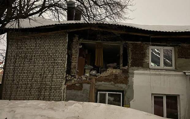 На улице Кудрявцева отремонтируют крышу дома после обрушения стены