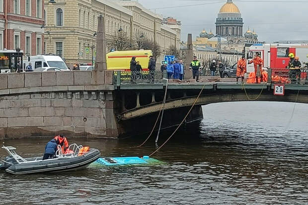 В Петербурге начала работать горячая линия для пострадавших в ДТП с автобусом