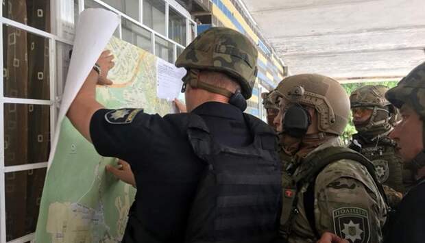 Вооруженные силовики окружили столичную психбольницу