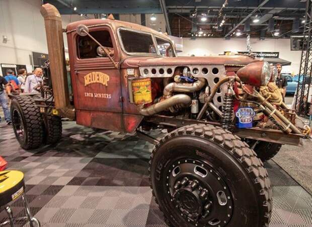 Автомобили на тюнинг-шоу SEMA 2018