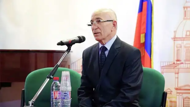 «Мне интересна их жизнь, я её изучаю»: следователь по делу Чикатило — о колбасе для серийного убийцы и стихах из тюрьмы