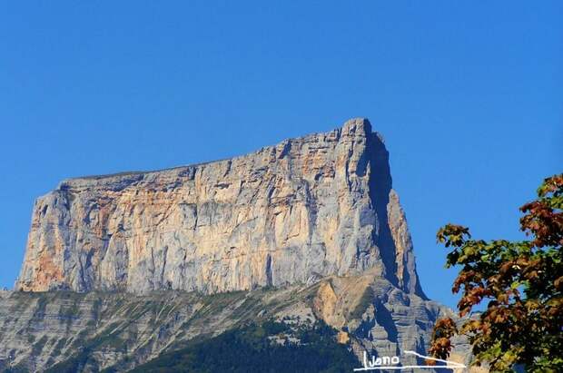 Одинокая вершина Mont Aiguille горы, франция, природа,