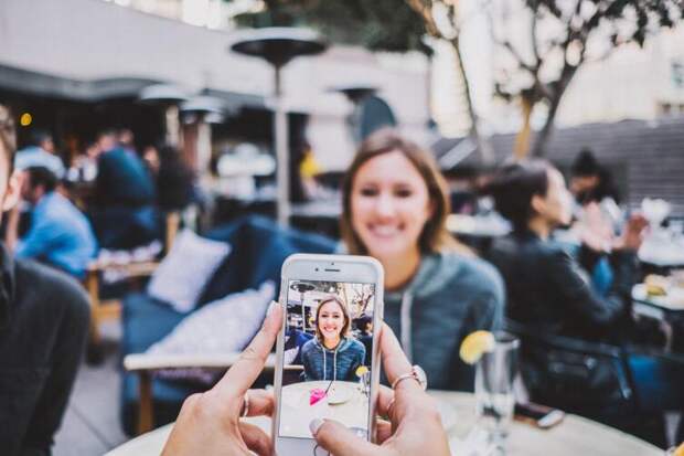 Как фотографироваться с естественной улыбкой? Как фотографироваться с естественной улыбкой?