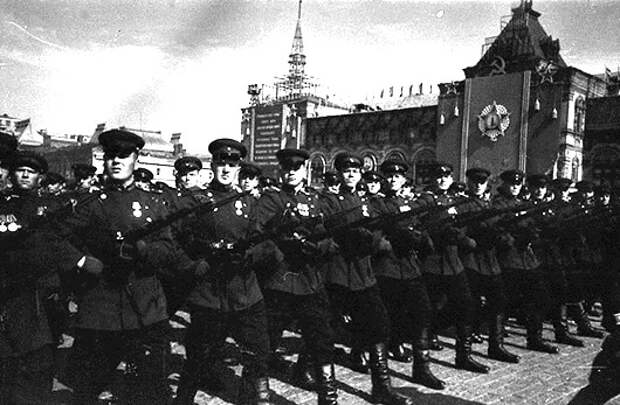 Мая 1951. Парад 1 мая 1941 года в Москве. Парад красная площадь 1951. Парад 1979 года на красной площади. Парад войск ОГПУ на красной площади.