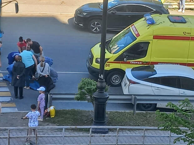 Во Владивостоке таксист из Узбекистана сбил и переехал на пешеходном переходе 8-летнюю девочку