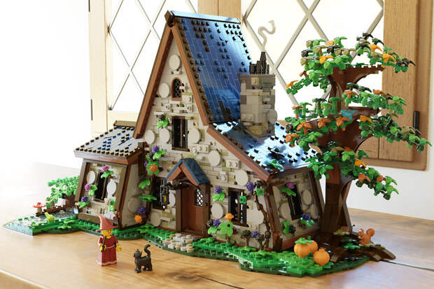 A charmed LEGO cottage0