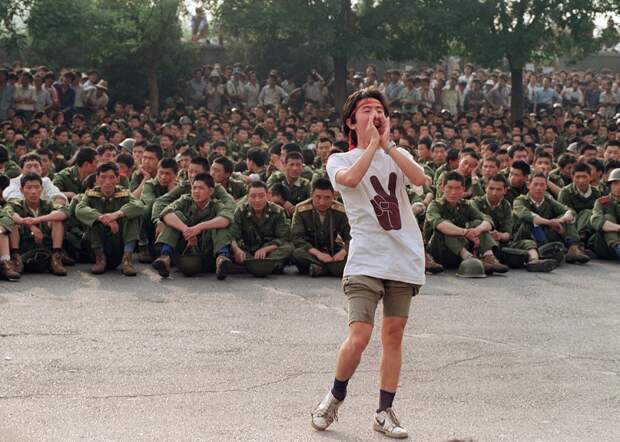 Расстрел демонстрантов на площади Тяньаньмэнь 25 лет назад Tiananmen Square 16 Расстрел демонстрантов на площади Тяньаньмэнь 25 лет назад
