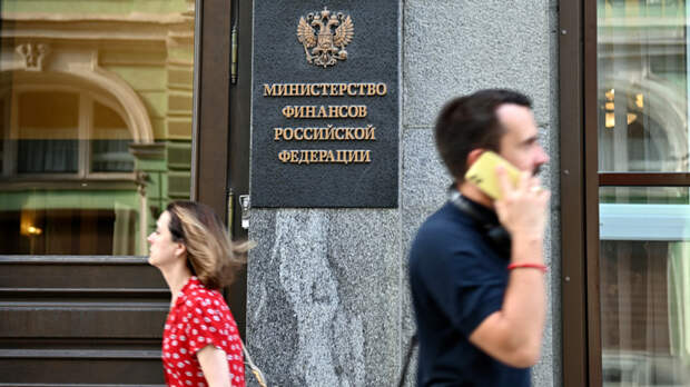 О "десятках заявок" в месяц от уходящих из РФ иностранных компаний рассказали в Минфине