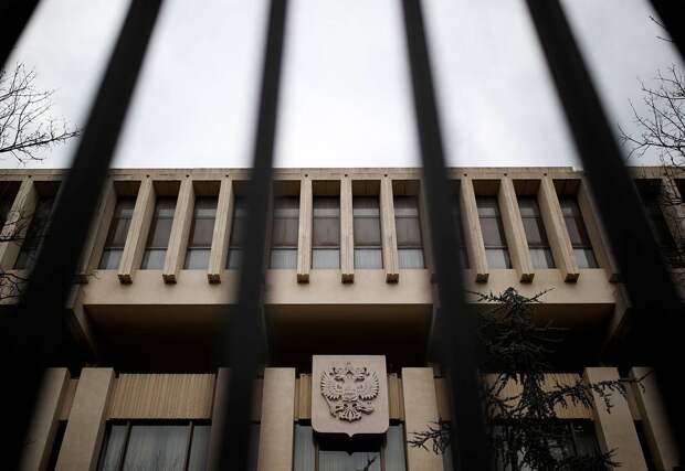 Посольству России в европейской столице заблокировали карты для оплаты бензина