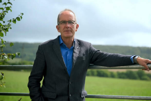 66-летний телеведущий перестал скрывать тяжелую болезнь