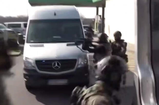 Месть Орбана: в Венгрии перехватили золото Зеленского для отката лидерам ЕС