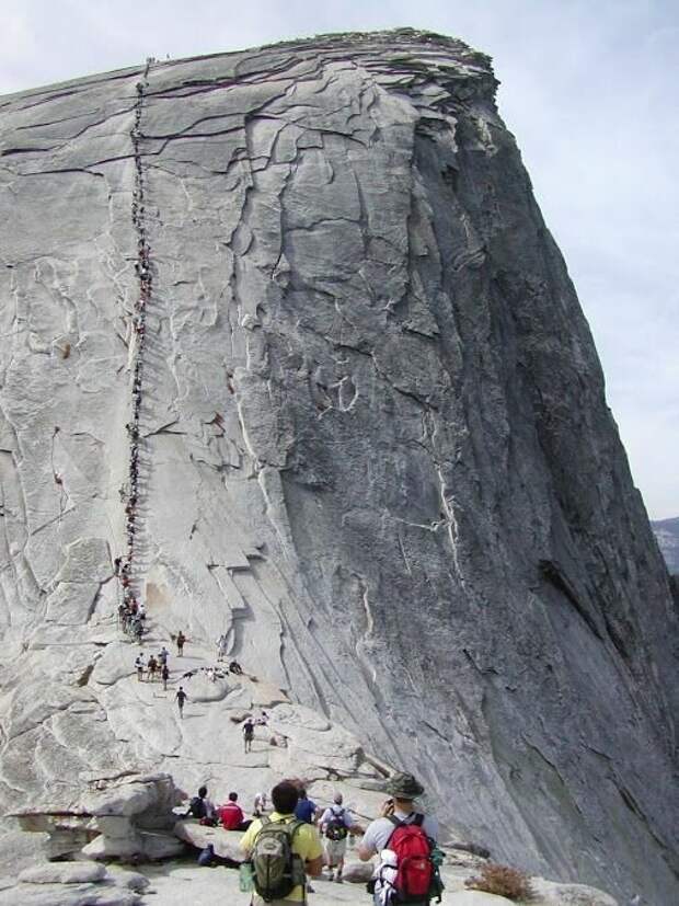 Хаф-Доум — гранитная скала, пользующаяся большой популярностью у туристов и один из символов национального парка Йосемити. Расположена в центральной части хребта Сьерра-Невада горы, интересное, красота, скалы, стройка, царь природы