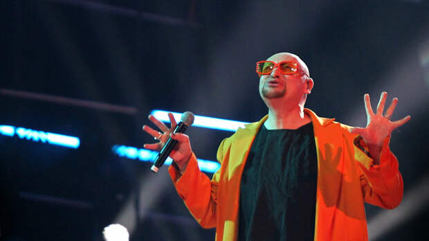 «На что хватало денег»: Шура об эпатажном образе в 90-е