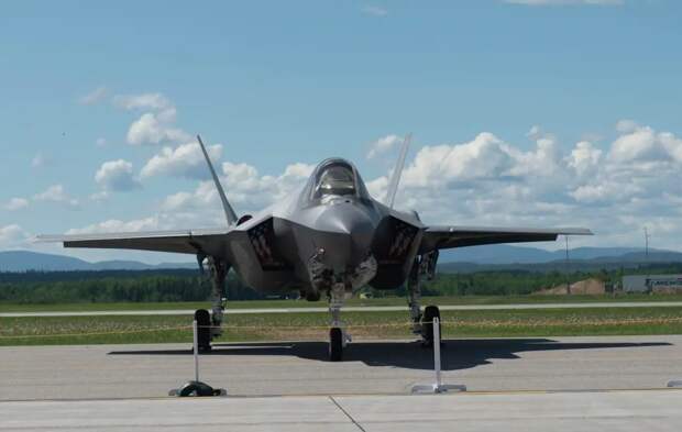 США во время переговоров перебросили ближе к Ирану более 50 истребителей