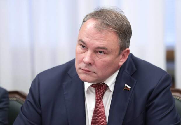 Толстой: ЕГЭ нужно последовательно отменять вслед за Болонской системой