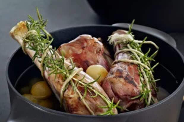 Ножки куриные и бараньи — гости оценят. Готовим горячее на Новый год 2026