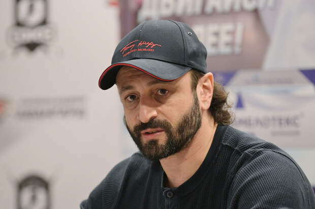 Фигурист Авербух заявил, что ему нечего сказать о скандале с Галич