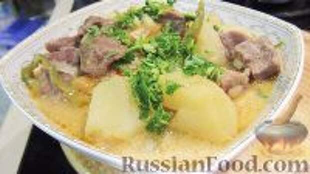 Фото к рецепту: Домашнее рагу с мясом и картофелем  "Закинул и забыл" (в горшочке)