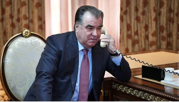 "Таджики, хватит унижаться перед этими русскими!": Зачем на самом деле Рахмон звонил Путину