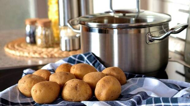 Гастроэнтеролог Вялов призвал не лечить язву желудка картофельным соком