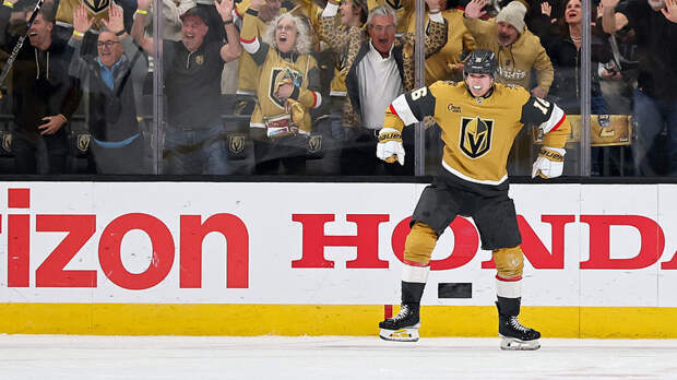 Хет-трик Дорофеева помог «Вегасу» обыграть «Юту» в пятом матчей серии плей-офф НХЛ