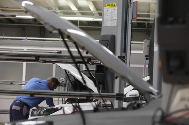 Российские автозаводы попросили помощи в борьбе с иномарками