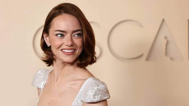 Демонстрация ключиц стала трендом среди звезд