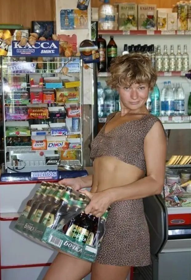 Пикап продавщицы. Красивая продавщица. Красивые женщины продавщицы. Русские женщины в магазине. Девушка продавщица.