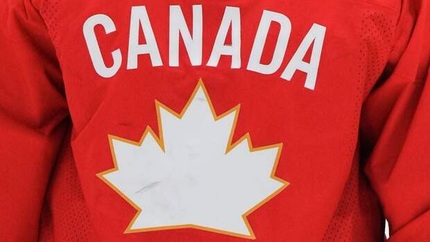 Хоккеистки сборной Канады вышли в финал олимпийского турнира, где сыграют против США