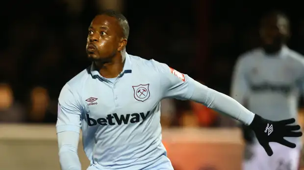 Эвра обратился к футболисту «Ювентуса» Дугласу Косте, который плюнул в соперника в матче Серии А