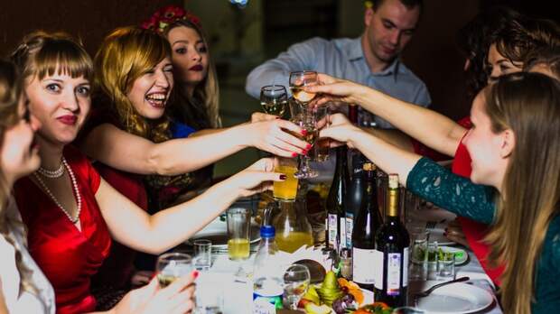 Священник назвал неуместными застолья 23 Февраля из-за начала Великого поста