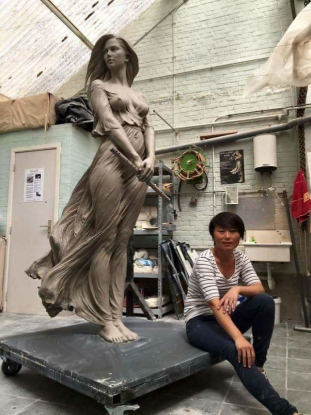 https://i0.wp.com/antipriunil.ru/wp-content/uploads/2017/09/realistic-female-sculptures-luo-li-rong-29-59c8a40a576ae__700.jpg?resize=625%2C833&ssl=1