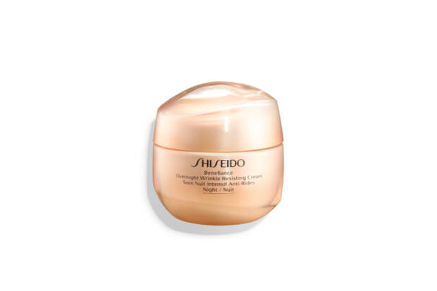 Ночной крем с комплексом против морщин Benefiance WrinkleResist 24 Night Cream, Shiseido разработан для зрелой кожи. Он делает ее более плотной и упругой, восстанавливает контур лица, насыщает кожу жизненной силой. Главный компонент формулы — карнозин DP, который борется со свободными радикалами, стимулируя защитные функции и продлевая продолжительность жизни клеток