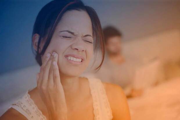 Около зуба мудрости опухла десна: что делать, чем полоскать и как лечить