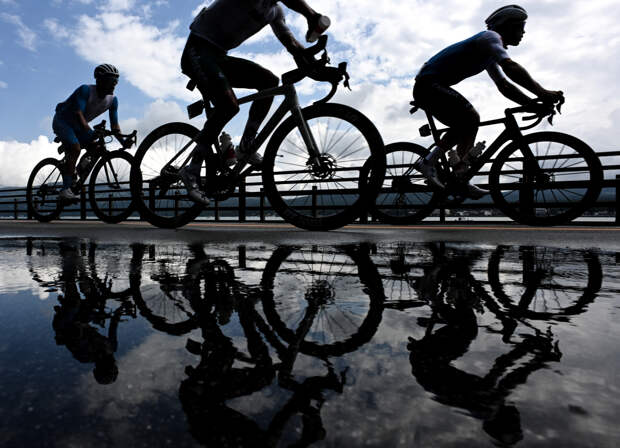 Испанского велогонщика доставили в больницу после аварии на тренировке