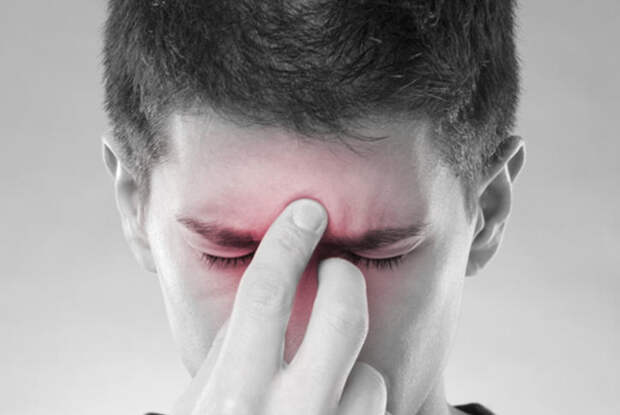 Синусит Ежегодно десятки тысяч людей сталкиваются с очень неприятным заболеванием: длительный насморк часто приводит к воспалению носового прохода или синуситу. В большинстве случаев развитие этой болезни происходит из-за вируса, а 83% больных все равно получают назначение антибиотиков.