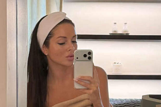 «Я регулярно работаю над собой»: Нюша без макияжа позировала в одном полотенце после косметолога