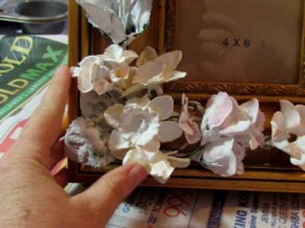 plaster frame 290x217 {Guest Post} Faux Porcelain Flower Frame